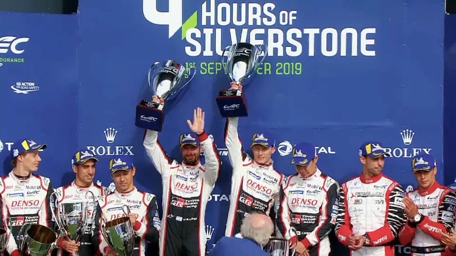 Tripudio Toyota sul podio di Silverstone. 