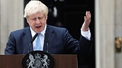 Boris Johnson depois da reunião de emergência do governo