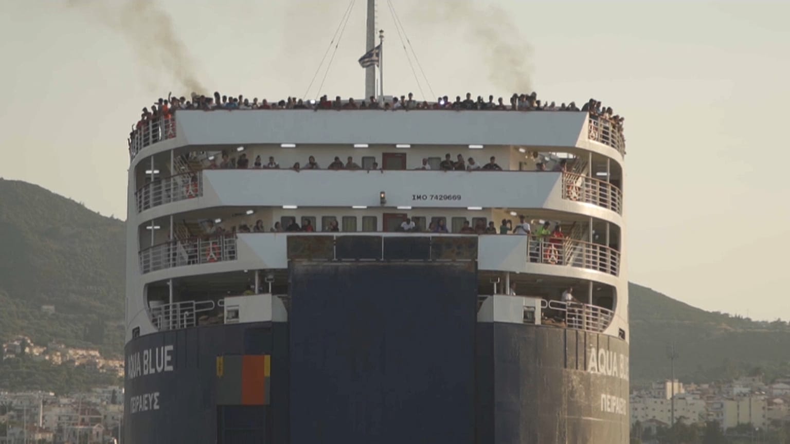 Grecia: Moria al collasso, migranti trasferiti