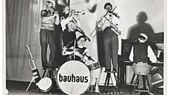 Yoga und andere Aktivitäten: Berlin feiert 100 Jahre Bauhaus