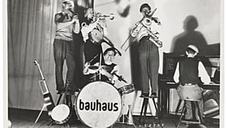 Yoga und andere Aktivitäten: Berlin feiert 100 Jahre Bauhaus