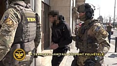 Terrorcselekmény és emberiesség elleni bűncselekmény miatt emeltek vádat F. Hassan ellen