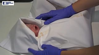 مولودة ترى النور بعد مضي 117 يوما من وفاة والدتها