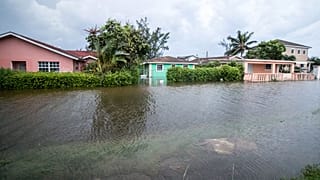 Előtte-utána képek a Bahamákon pusztító hurrikán nagyságáról