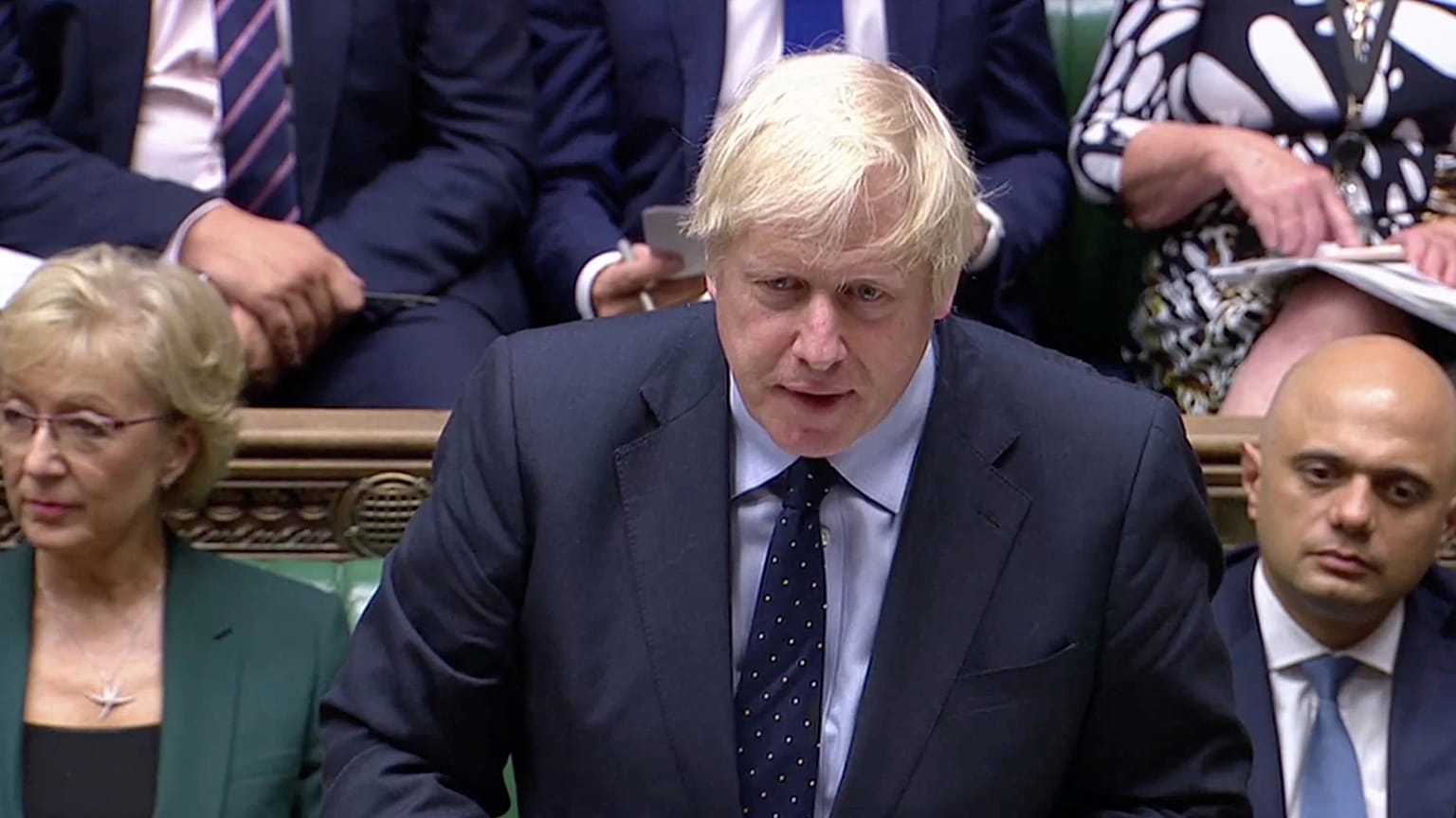 Boris Johnson, Lee'nin Liberal Demokrat Parti'ye geçmesiyle parlamentodaki çoğunluğunu kaybetti