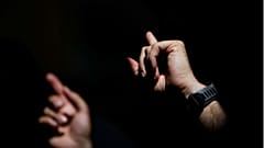 شبکه ملی ناشنوایان: زبان اشاره مورد استفاده در تلویزیون ایران مفهوم نیست