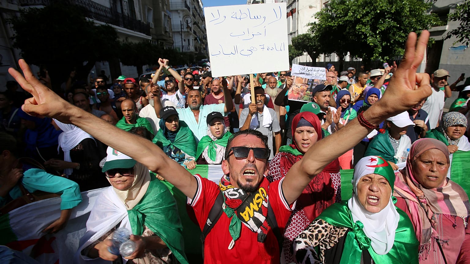 متظاهرون جرائريون خلال مظاهرة في الجزائر العاصمة، الجزائر 30 أغسطس 2019