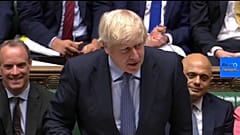 Video: Boris Johnson flucht im Parlament und erntet Lacher