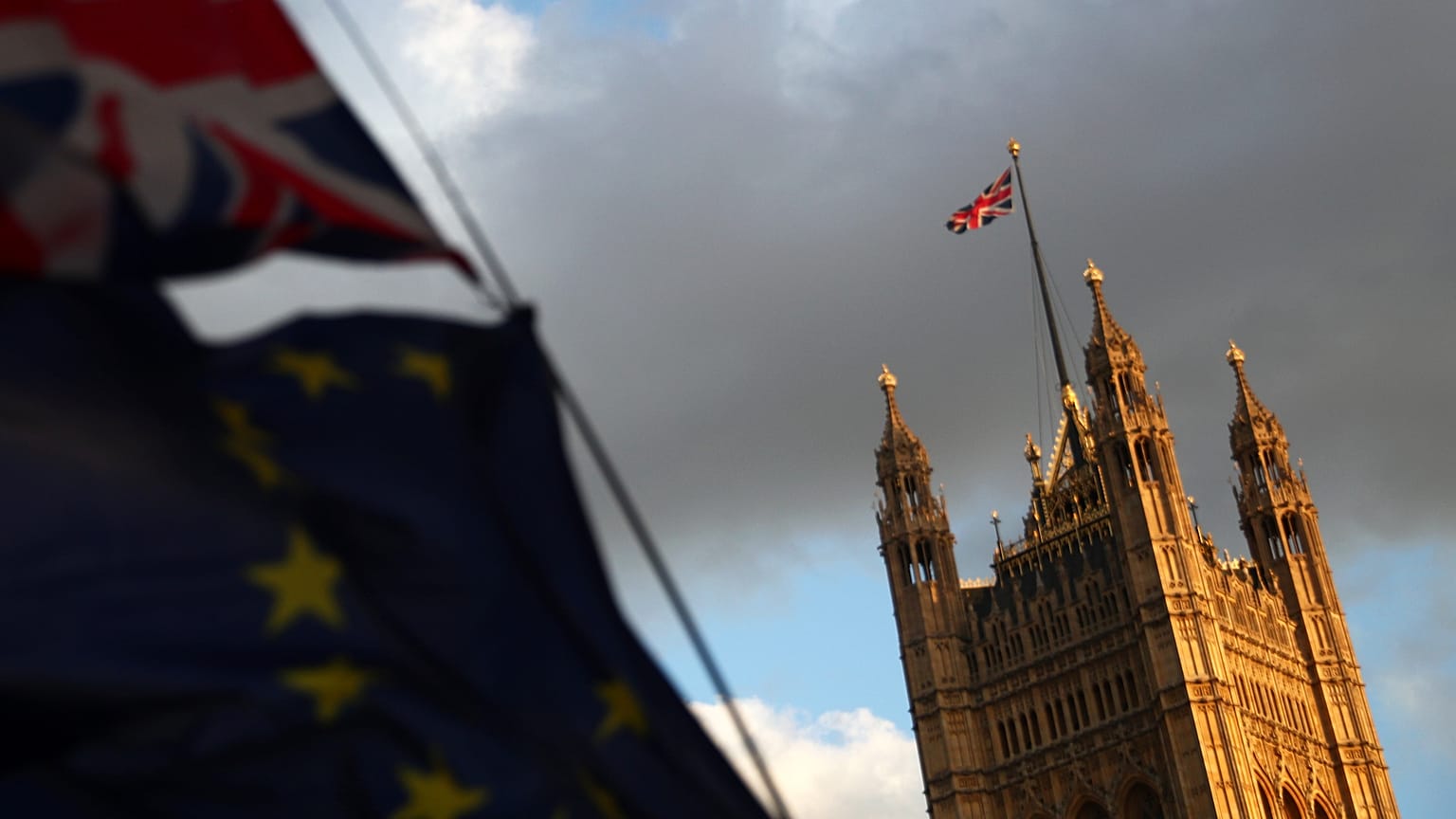 İngiltere Parlamentosu anlaşmasız Brexit ve erken seçime 'hayır' dedi