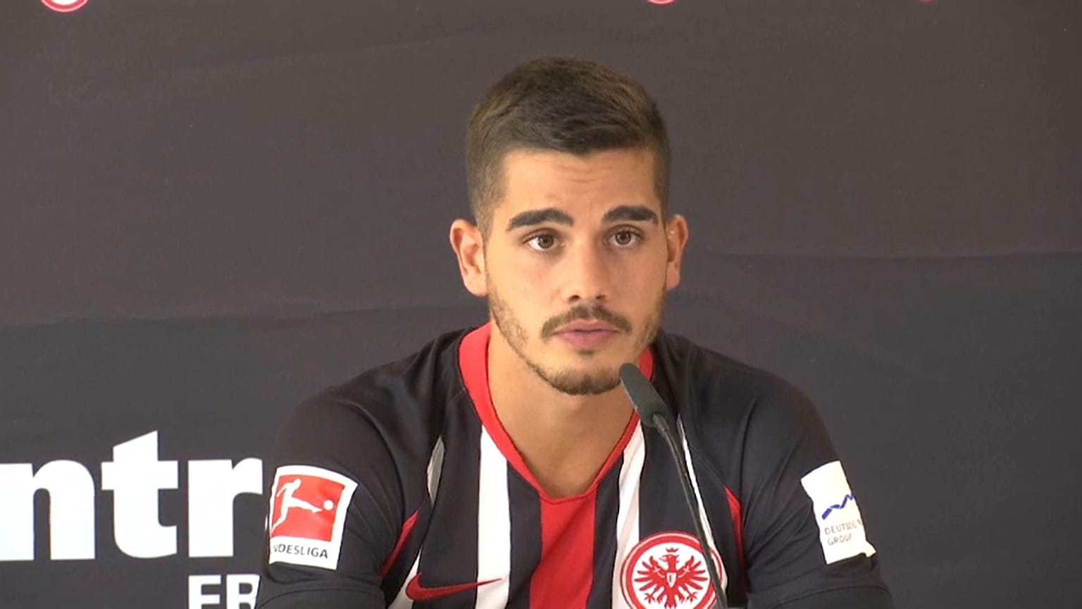 André Silva apresentado no Eintracht Frankfurt