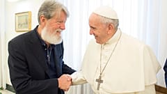 Archives : rencontre du pape avec le père Pedro Opeka, Vatican, mai 2018