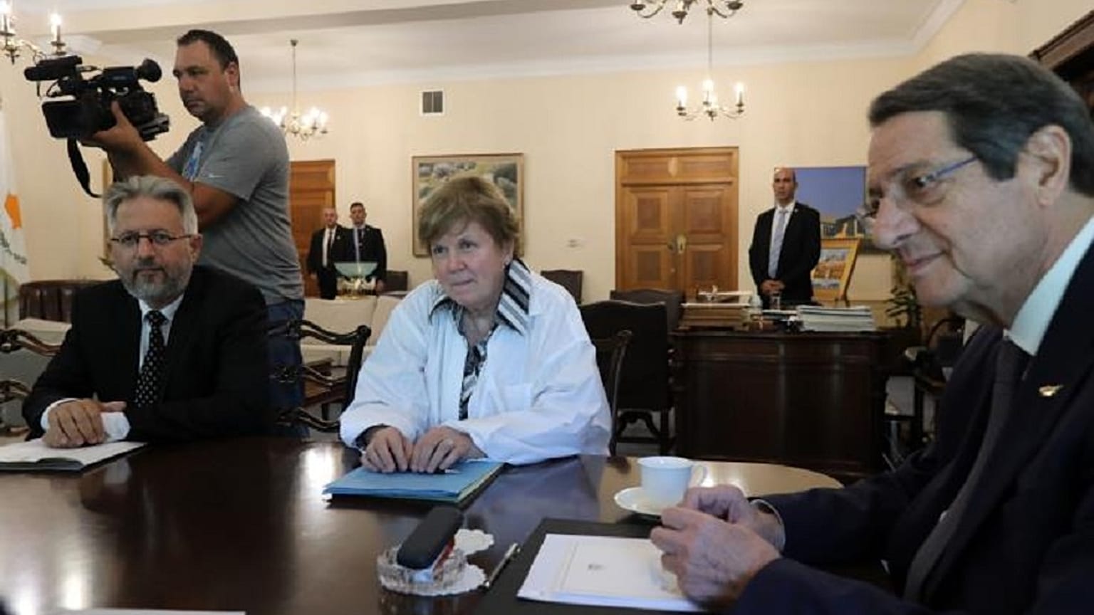 Νέες επαφές Λουτ με Αναστασιάδη και Ακιντζί το πρωί της Παρασκευής