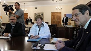 Νέες επαφές Λουτ με Αναστασιάδη και Ακιντζί το πρωί της Παρασκευής