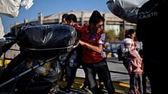 گفتگو با پناهنده ایرانی که توییتش سرنوشت سیاستمدار یونانی را تغییر داد