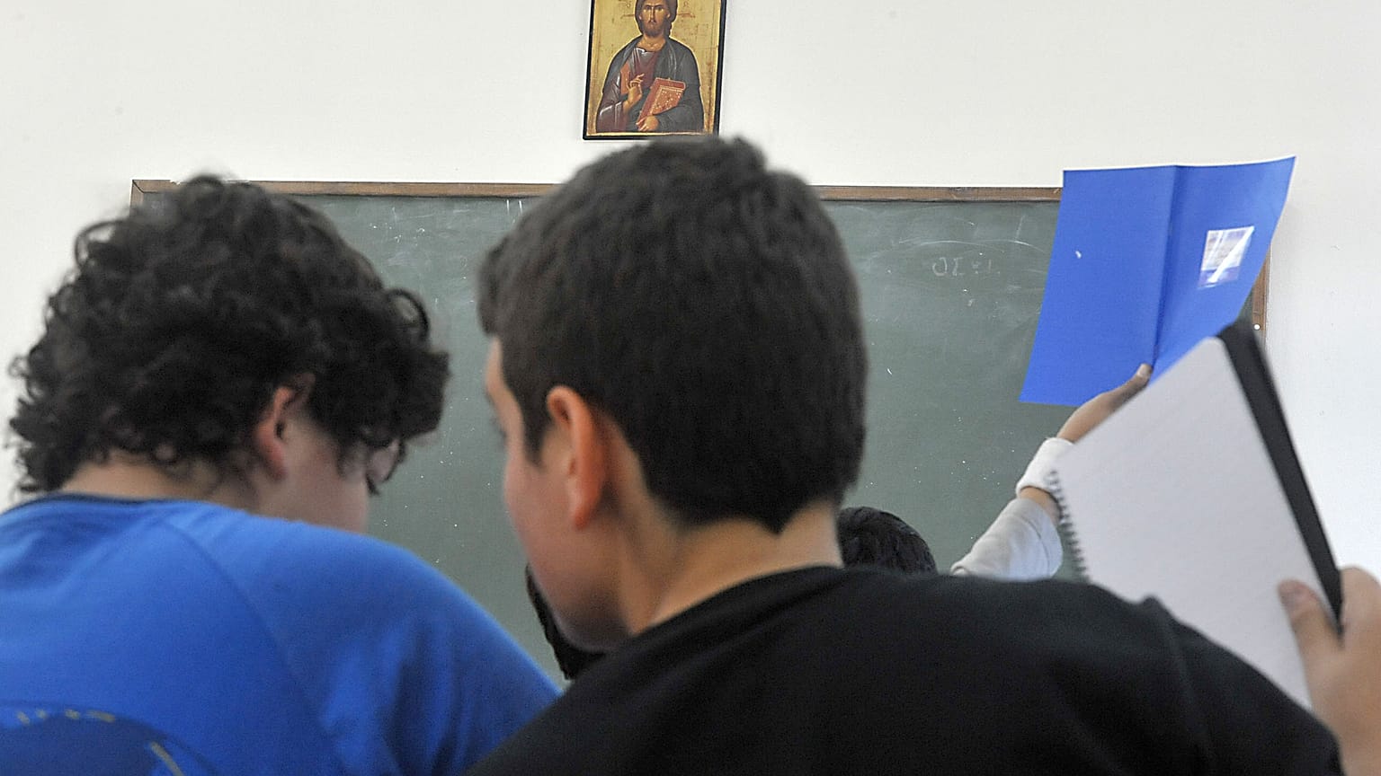 Αντισυνταγματική η αναγραφή θρησκεύματος και ιθαγένειας στα απολυτήρια του Λυκείου