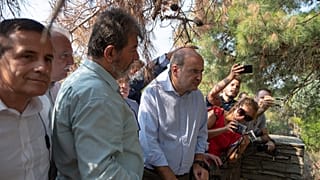 Ο υπουργός Περιβάλλοντος και Ενέργειας Κωστής Χατζηδάκης επισκέφτηκε το δάσος του Σέιχ Σου 