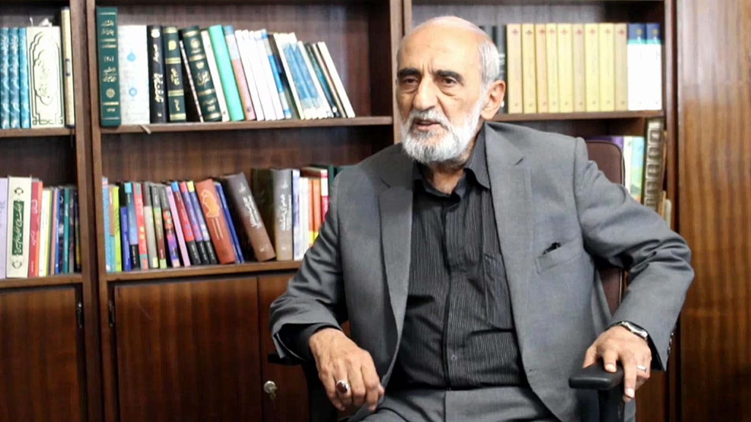 Parola ad un conservatore iraniano: "L'Europa non adempie agli impegni di comprarci il petrolio"