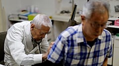 Bilim insanları tesadüfen yaşlanmayı tersine çevirdi: Karışım verilen 9 kişi 2.5 yıl gençleşti