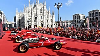 Ferrari-parádé Milánóban