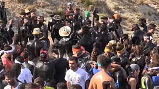 شاهد: مهرجان "كاسكاموراس" جنوب إسبانيا