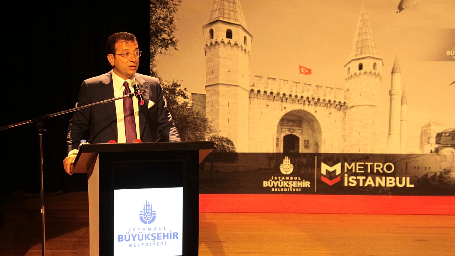 İmamoğlu: Okulların açılacağı pazartesi günü saat 6-14 arası toplu taşıma ücretsiz 