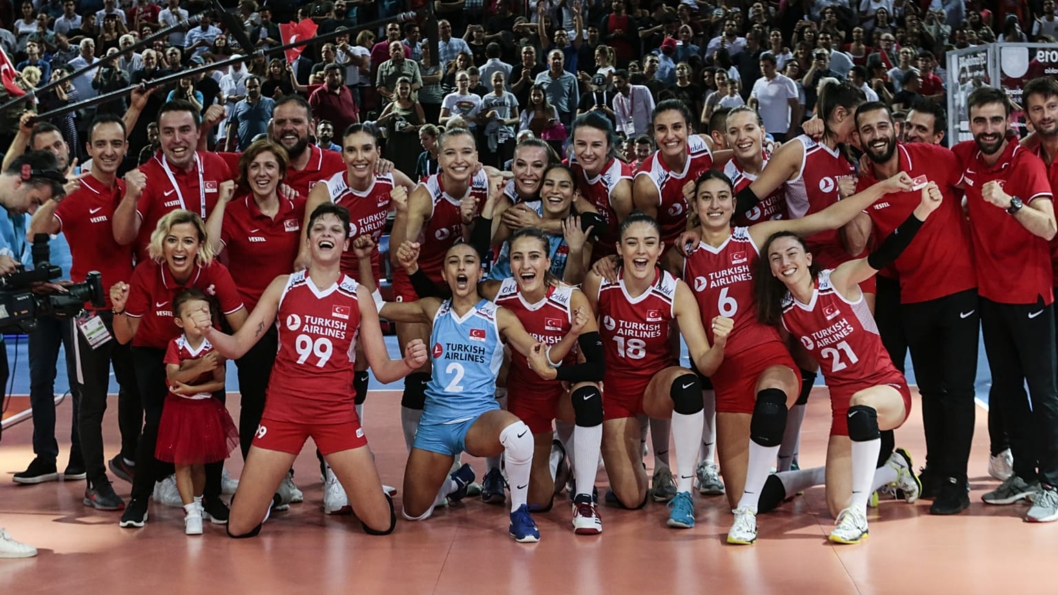 A Milli Kadın Voleybol Takımı, Avrupa Şampiyonası'nda finale yükseldi