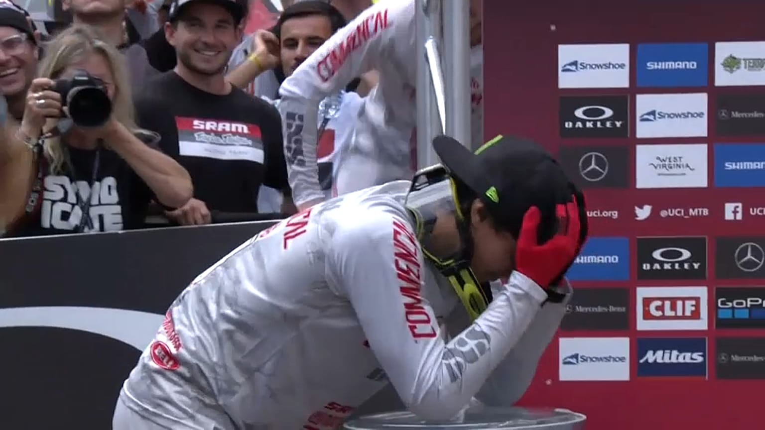 Mountain bike, Coppa del Mondo: imbattibile Bruni, beffato Pierron