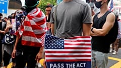 Hong Konglu göstericiler ABD konsolosluğu önünde Trump'tan yardım istedi