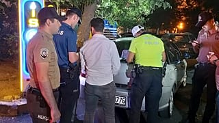 İstanbul Emniyeti Asayiş Şube Müdürlüğü vatandaşlardan haksız otopark ücreti talep eden "değnekçi" adı verilen kişilere yönelik operasyon düzenledi