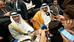 من هو الأمير عبد العزيز بن سلمان وزير الطاقة السعودي الجديد؟