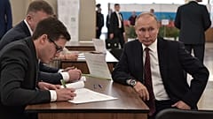 Rusya Devlet Başkanı Vladimir Putin, Moskova'da oyunu kullandı