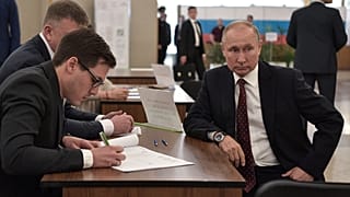 Rusya Devlet Başkanı Vladimir Putin, Moskova'da oyunu kullandı