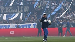 Diego maradona accueilli par les fans du Gimnasia La Plata. 08/09/2019