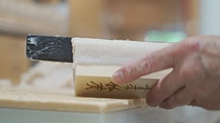 La delicadeza y perfección del arte milenario del surimi japonés
