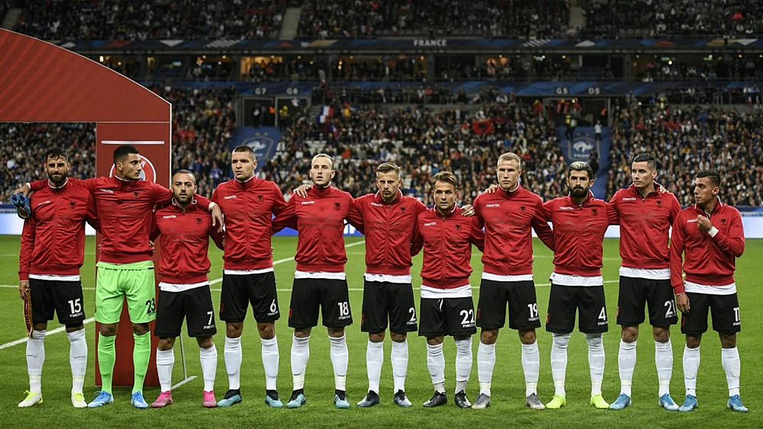 Macron pide perdón a Albania después de que Francia pusiera el himno de Andorra a su selección