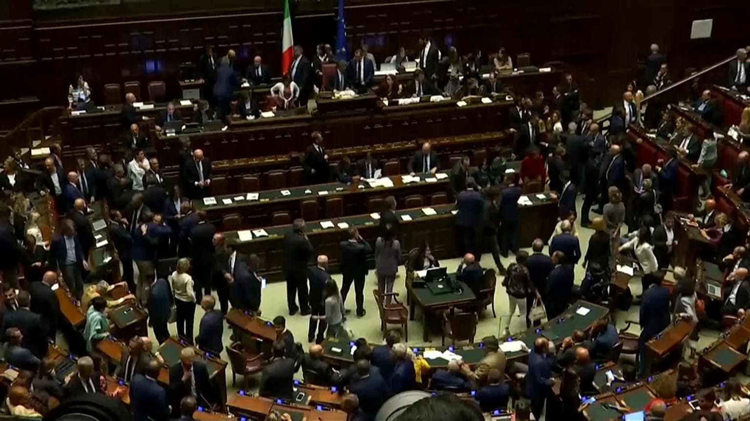 Fiducia: sì della Camera al Conte bis; destra in piazza contro il governo 