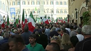 Roma, la piazza sovranista riunita fuori da Montecitorio