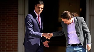 El presidente del Gobierno español, Pedro Sánchez y el líder de Unidas Podemos Pablo Iglesias en el Palacio de la Moncloa, el 7 de mayo de 2019.