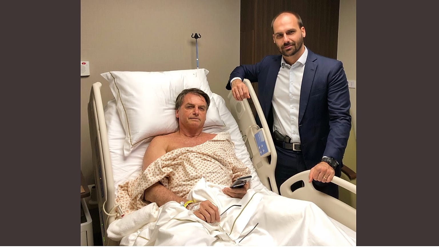 Família Bolsonaro: Do ataque à democracia à arma num hospital