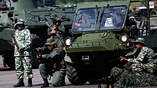 Venezuela inicia exercícios militares na fronteira com a Colômbia