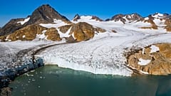Foto aérea del glaciar Apusiajik de Groenlandia el 17 de agosto de 2019. 