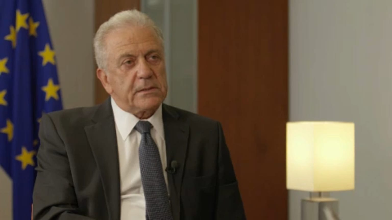 Avramopoulos: Europa "nunca poderá ser uma fortaleza"