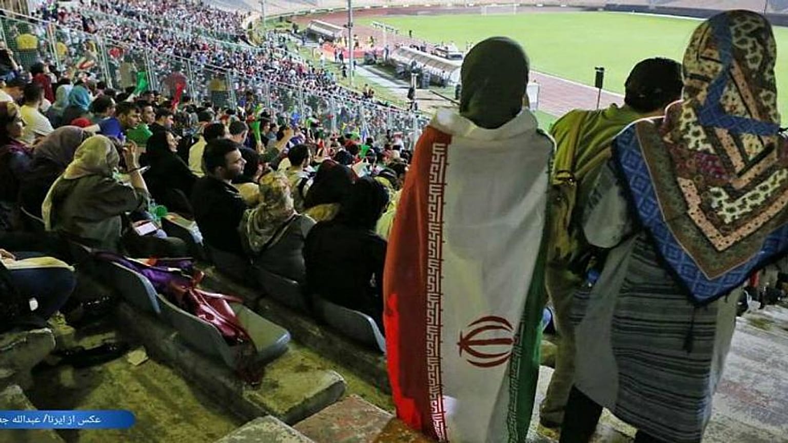 بعد وفاة مشجعة...الفيفا ترسل وفدا إلى إيران لمتابعة اجراءات السماح للنساء بدخول الملاعب 