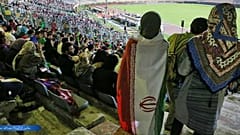 بعد وفاة مشجعة...الفيفا ترسل وفدا إلى إيران لمتابعة اجراءات السماح للنساء بدخول الملاعب 