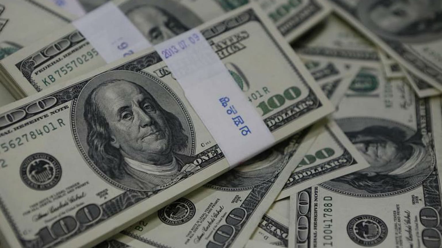 کاهش تقاضای عاشورا همزمان با برکناری بولتون؛ نرخ دلار ۲۰۰ تومان کاهش یافت