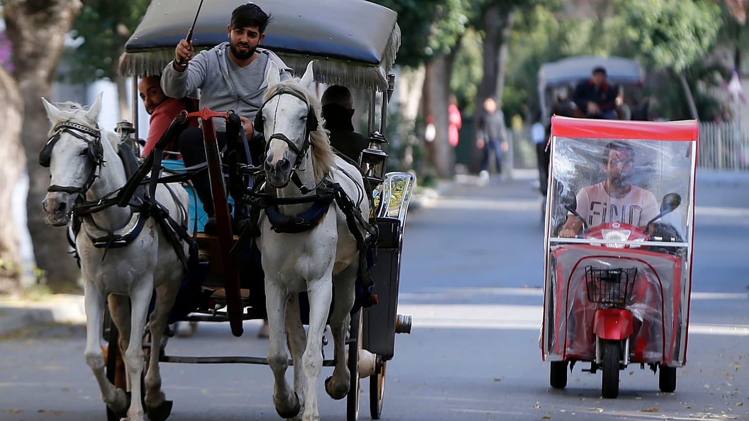 Faytonlara at koşulmasının 3 ay süreyle durdurulduğu Büyükada'da trafiğin tek sorumlusu fayton mu?