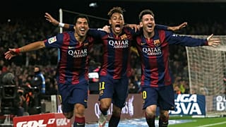 ميسي (يمين) ونيمار (وسط) ولويس سواريز (يسار) بقميص برشلونة