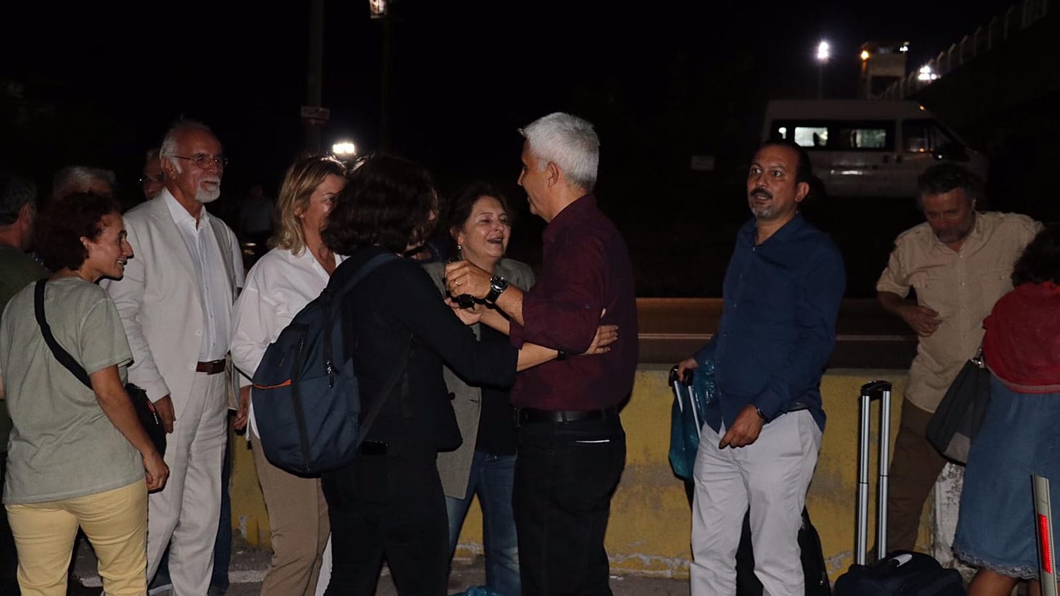 Cumhuriyet gazetesinin 5 eski yazarı, tahliye edildi ( Şahin Oktay - Anadolu Ajansı )