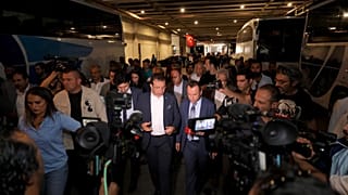 İstanbul Büyükşehir Belediye Başkanı Ekrem İmamoğlu İBB'ye devredilen 15 Temmuz Demokrasi Otogarında incelemelerde bulundu.