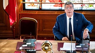 4 ans ferme ! Patrick Balkany, maire de Levallois, va directement en prison